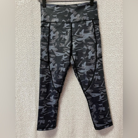 ZYIA Navy Blue Camo Light-n-Tight Leggings Side Pockets Metallic | size 6-8 - Picture 1 of 6